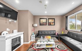 52-3 Bed Suite On Lake Central Ac By Airport