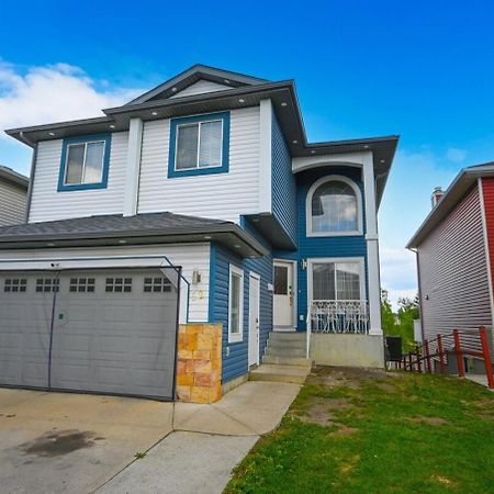 52-3 Bed Suite On Lake Central Ac By Airport Calgary Exterior photo